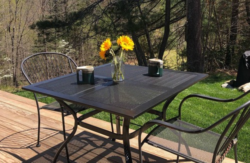 Saluda House | Fall getaway! Plan an adventure to local apple orchard, pumpkin farm or winery!