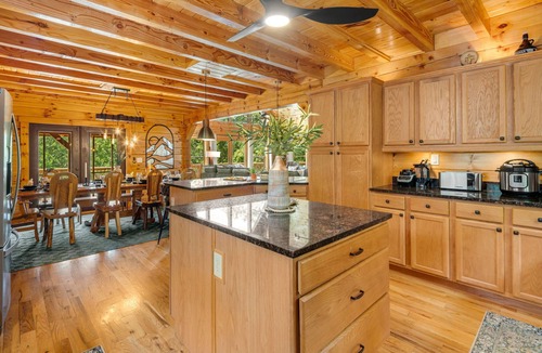 Black Mountain Cabin | Fall Retreat Log Cabin: Hot Tub, Sauna, Games +