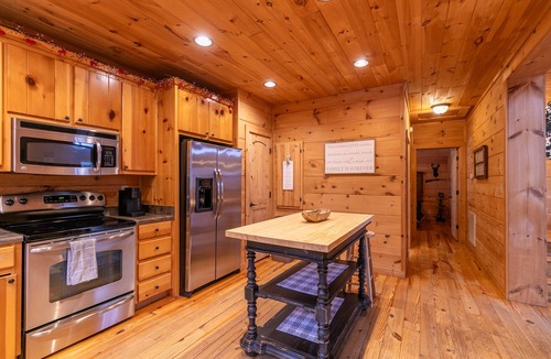 Banner Elk Cabin | Falling Waters - hot tub, game table, views!