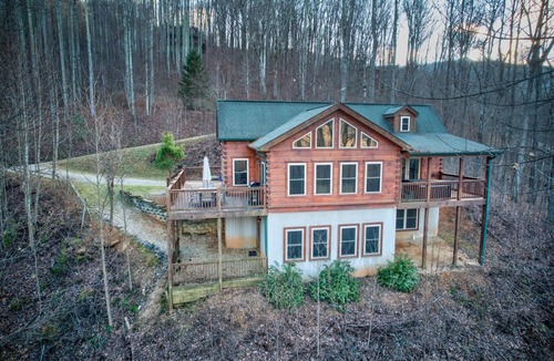 Banner Elk Cabin | Falling Waters - hot tub, game table, views!