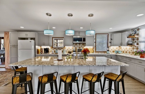 Durham Cottage | Falls Lake Cottage@Rolling View with saltwater hot tub, fire pit & screen porch