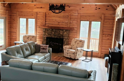 Bunnlevel Cabin | Families reconnect at Private Lakefront Log Cabin w/Hot Tub, Kayaks, Fishing!