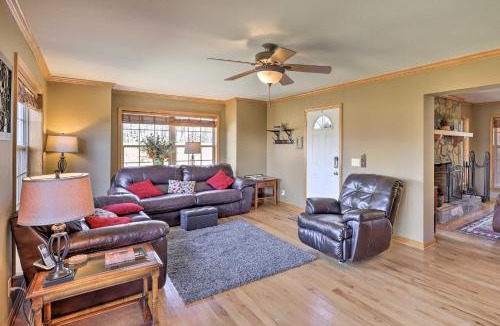 Piney Creek House | Family Blue Ridge Gem w/Hot Tub! 1/2 Mi to River