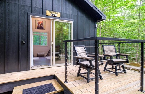 Balsam Grove Cabin | Family Bunk Glamping Cabin - Bed & Bear