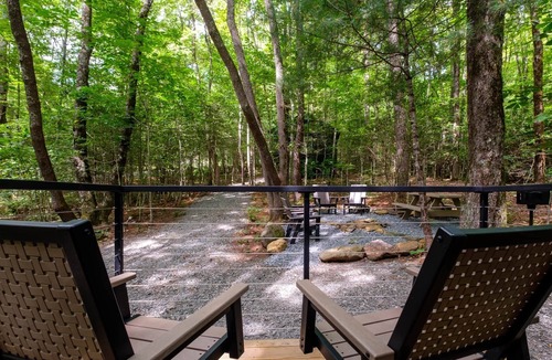 Balsam Grove Cabin | Family Bunk Glamping Cabin - Can't Bear To Leave