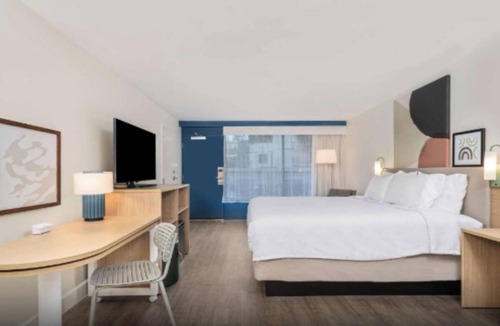 Hilton Head Hotel | Family-friendly Stay Near Beach Access, Coligny Plaza & Outdoor Adventures