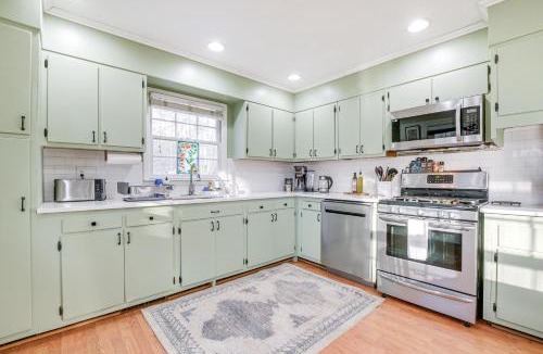 Durham House | Family-Friendly Durham Home with Large Deck!