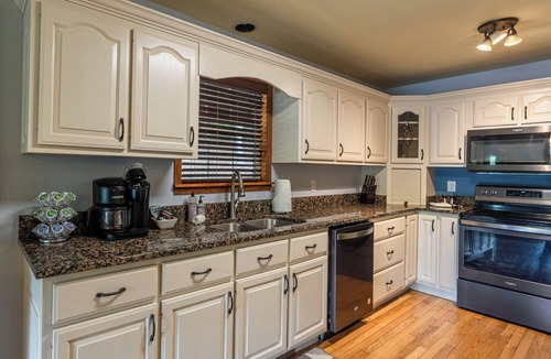Topton Cabin | Family-Friendly Lakefront Retreat – Private Dock, Hot Tub & Endless Fun!