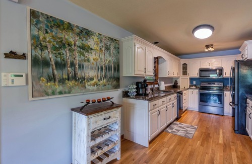 Topton Cabin | Family-Friendly Lakefront Retreat – Private Dock, Hot Tub & Endless Fun!