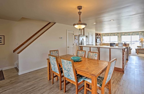 Sunset Beach House | Family-Friendly Vacation Home: Steps to Beach!