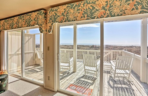 Sunset Beach House | Family-Friendly Vacation Home: Steps to Beach!