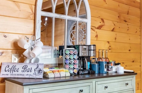 Banner Elk Cabin | Family Fun w/Mystic Glow Jungle KidsSafari Fire Pit Hot Tub Pets Luxe Amenities