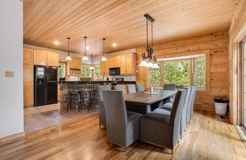 Avery Creek House | Family Getaway: Pool, Game Room, Fire Pit & 3 Kings