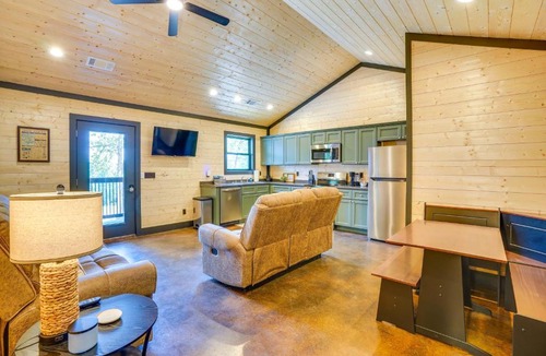 Murray House | Family & Pet Friendly! Murray Cabin w/Lake Access