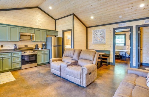 Murray House | Family & Pet Friendly! Murray Cabin w/Lake Access