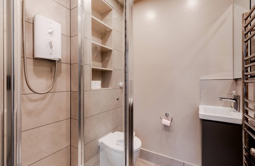 South Hampstead Apartment | Family Quadruple Studio Finchley Rd Central F5
