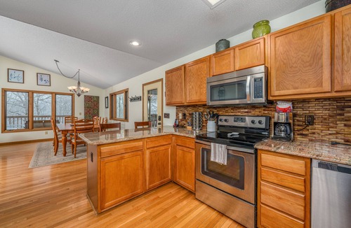 Charter Hills House | Family Retreat: Level Entry, Cozy Deck, Fireplace, Trail Access~2mi to Resort