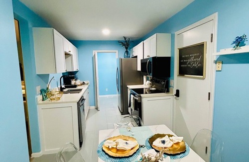 Charlotte House | Family Retreat near Ballantyne, SouthPark & CLT; Walking distance Shops/Dinning