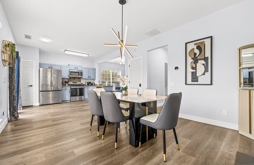 Charlotte House | Family Retreat with Modern Comforts