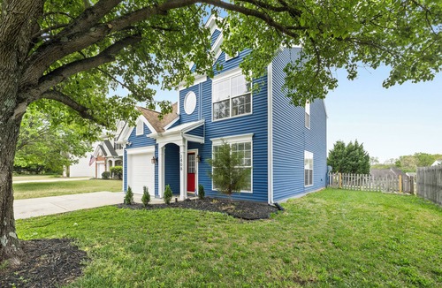 Charlotte House | Family Retreat with Modern Comforts
