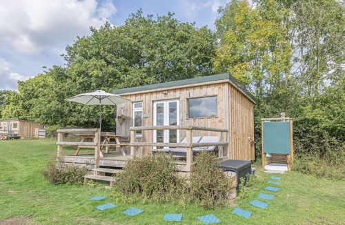 Liverton Cabin | Family room-Standard-Ensuite