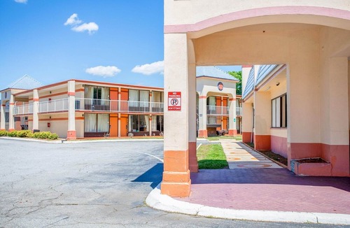 Greensboro Apartment | Family Suite|2 Beds & Pull-Out Sofa|Nsmk