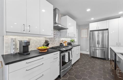Lindley Park House | Family Time Retreat w/HotTub, FirePit, Pool!