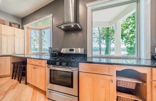 Mount Mourne House | Family Vacations, Reunions, Anniversaries, Holidays, Graduations, Lakefront