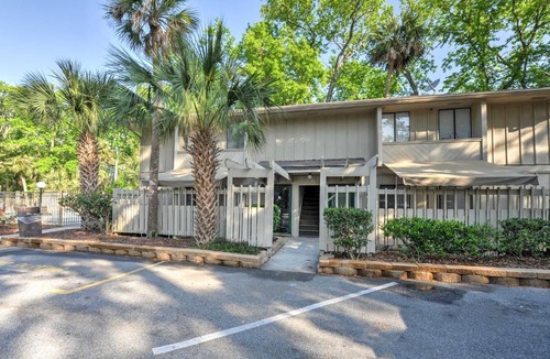 Hilton Head Island Villa | Family Villa Resort Pool and Kitchen, Walk to Beach