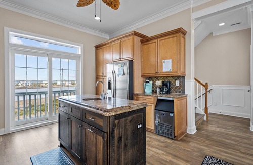 McCutcheon Field House | Fantasea #183 - 7 BD Oceanfront Home, Pet-Friendly w/Hot tub!