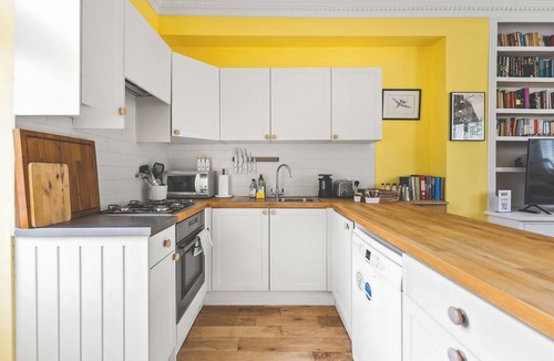 Turnham Green Apartment | Fantastic 1BDR Flat in Chiswick w Spacious Garden
