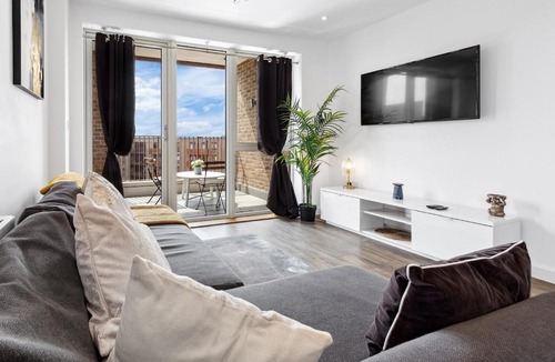 Gascoigne Apartment | Fantastic 2 bed Flat with view IG11