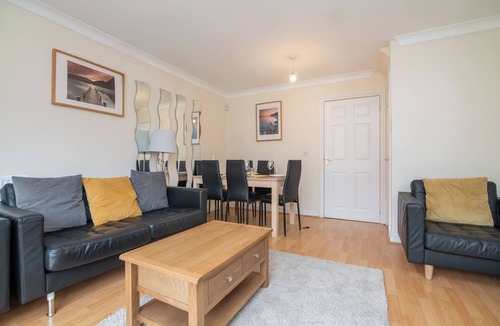 West Bromwich House | Fantastic 4 bed house with 3 bathrooms in pleasant location