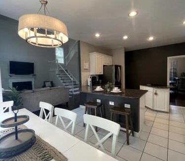 Charlotte House | Fantastic Cottage with Fire Pit and Barbecue in Charlotte, North Carolina