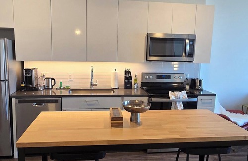 Music Row Apartment | Fantastic Luxe 1Bed High Rise on Music Row - Skyline Views