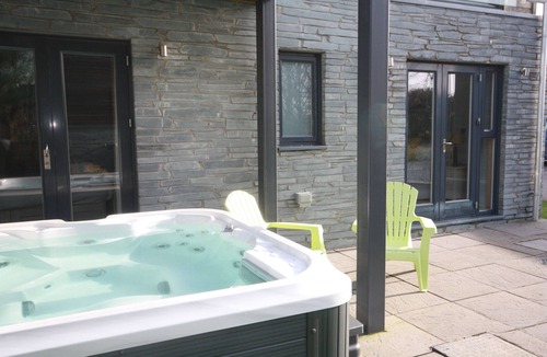 Talland House | Fantastic pet friendly property with large roof area, Charcoal BBQ, ideal for sunbathing and alfresc