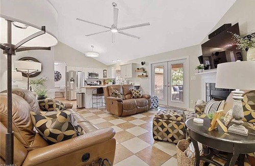 Greensboro House | Fantastic residential home with big backyard