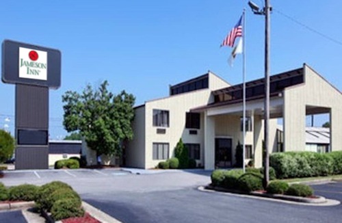 Monroe Hotel | Faremont Inn & Suites Monroe