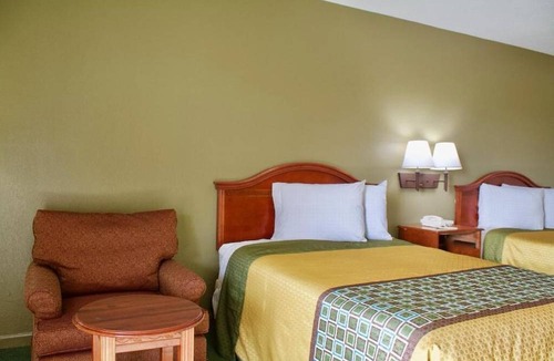 Monroe Hotel | Faremont Inn & Suites Monroe