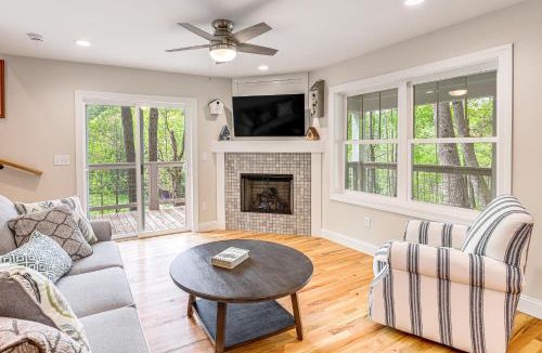 Hendersonville House | Farm On-Site Mtn-View Cottage in Hendersonville!