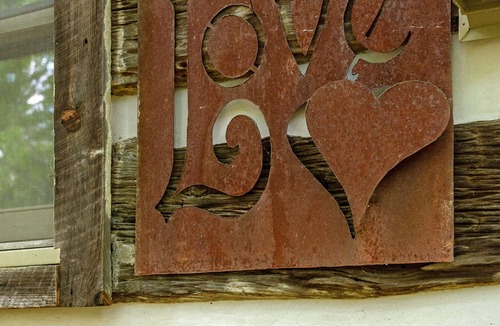 Fairview Cabin | Farm to Table Valley close to Asheville! Hearts-A-Bustin log cabin