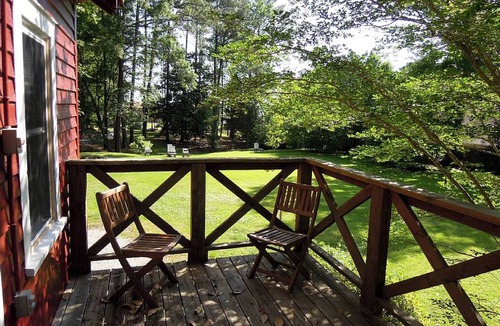 James City House | Farmhouse ∙ 2 bedrooms ∙ 6 guests