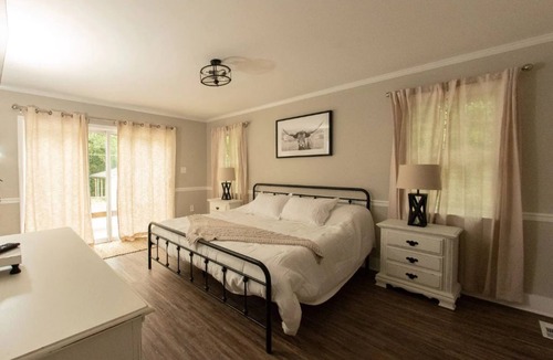 James City House | Farmhouse vibes, hidden gem in New Bern!