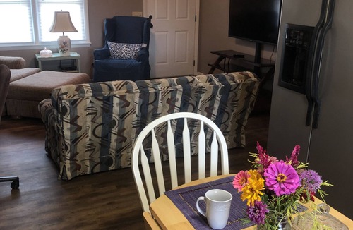 Boomer Cottage | Farmview Cottage has great views