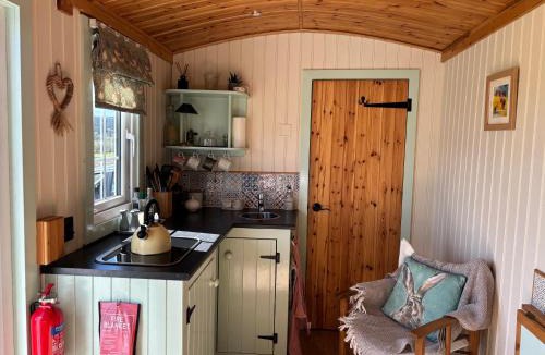 Saint John's Town of Dalry Ski Chalet | Fauld O Wheat Shepherds Hut , Loch Ken ,Off Grid