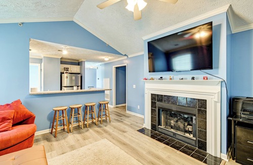 Westover Condo | Fayetteville Autumn Escape: Lake Views + Home Gym