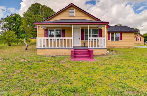 South View House | Fayetteville Family Home w/ Backyard!