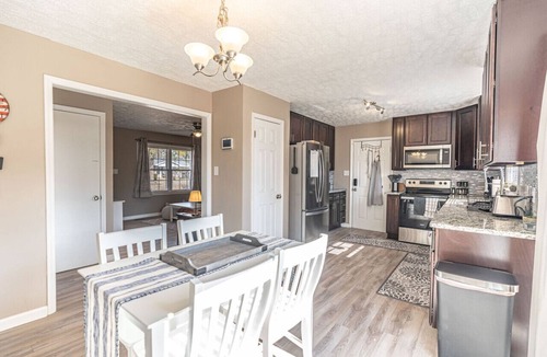 Westover House | Fayetteville Home Away from Home, Pet Friendly