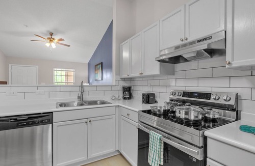 Westover Apartment | Fayetteville Oasis I Modern & Comfy I Pool (cb)