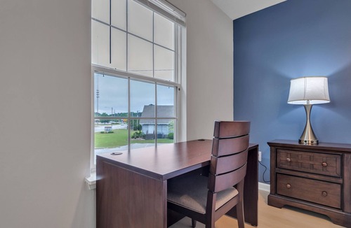 Westover Apartment | Fayetteville Oasis I Modern & Comfy I Pool (cb)